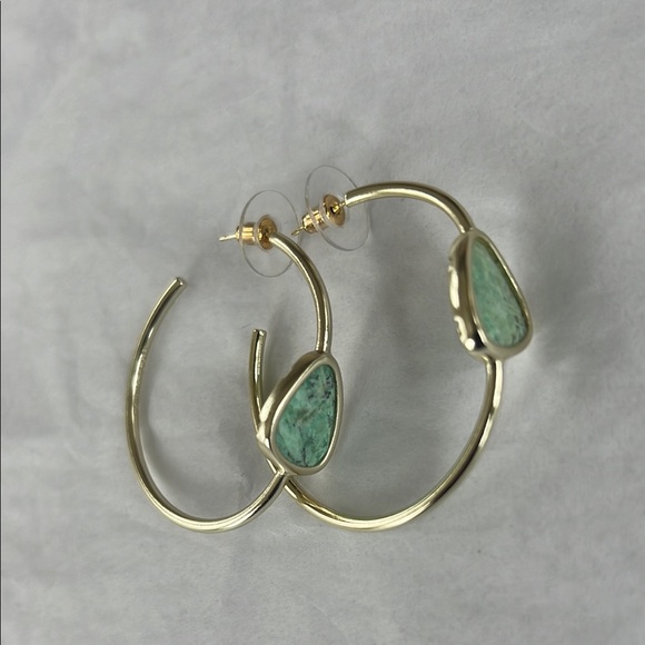 Kendra Scott Jewelry - Kendra Scott Gold and Green Stone Earrings